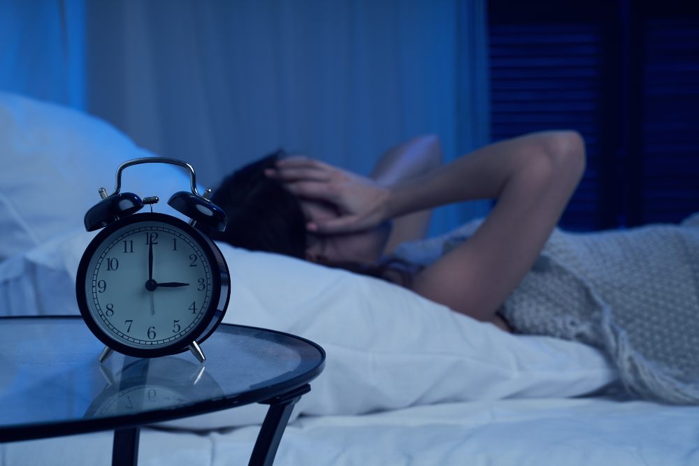 nesanica i suve oči kod devojke u krevetu