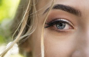 Šminka, trepavice i zdravlje očiju: što svaka žena treba znati za lijep i zdrav pogled