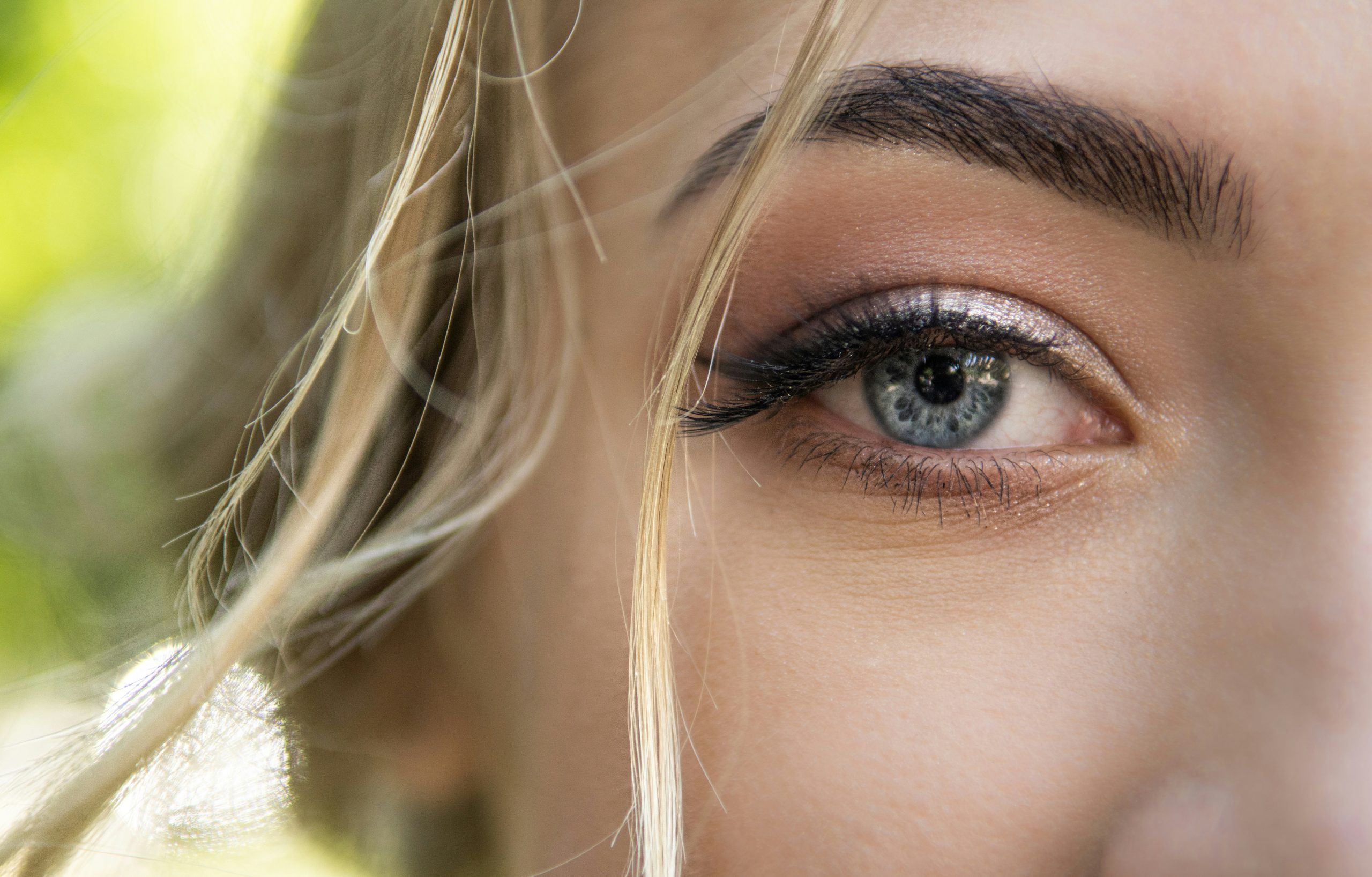 Diskretna šminka uz pravilnu higijenu kapaka čuva zdravlje očiju.